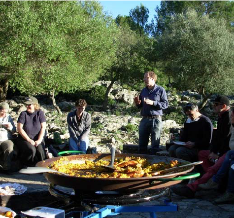 Course d'orientation à la recherche des ingrédients d'une Paella, autour de Lluc