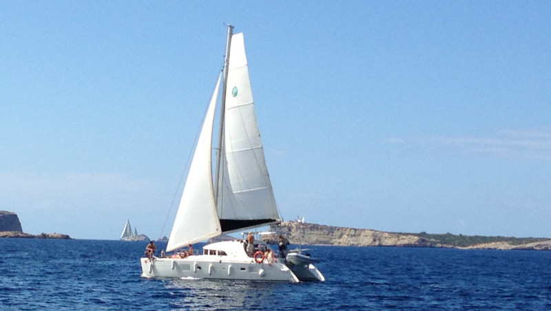 Sortie en catamaran Lagoon 380 ou similaire, depuis Sant Antonio