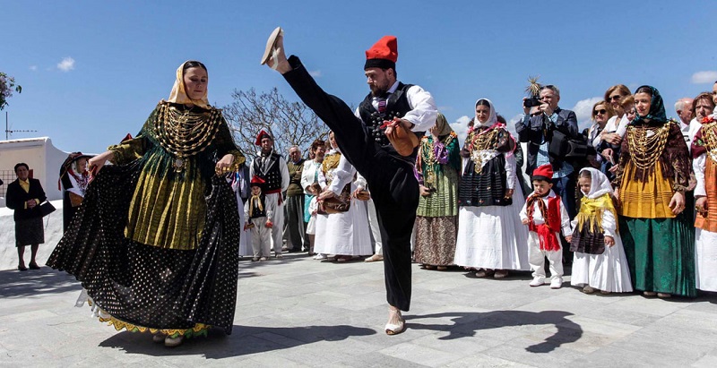 fameux ball pagès la danse traditionnelle de l'île d'Ibiza
