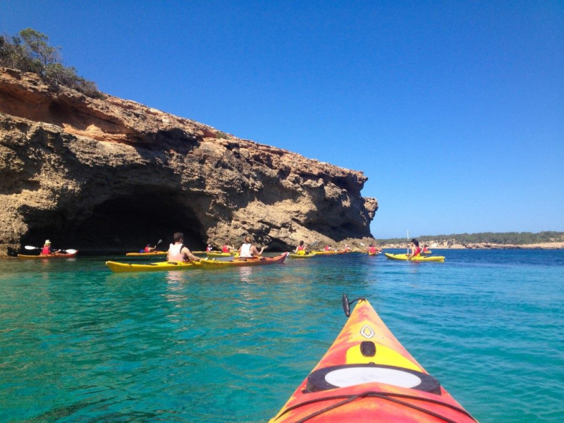 les excursions en kayak sont possibles toute l’année à Ibiza