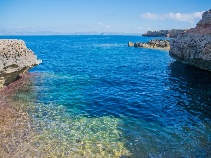 Voyager sur l'île sauvage de Formentera