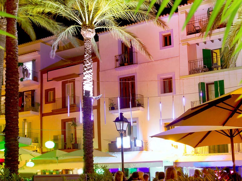 Ibiza est particulierement festive pendant la saison estivale