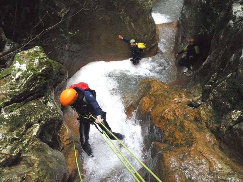 JOUR 2 : CANYONING DANS LE TORRENT DE COANEGRA