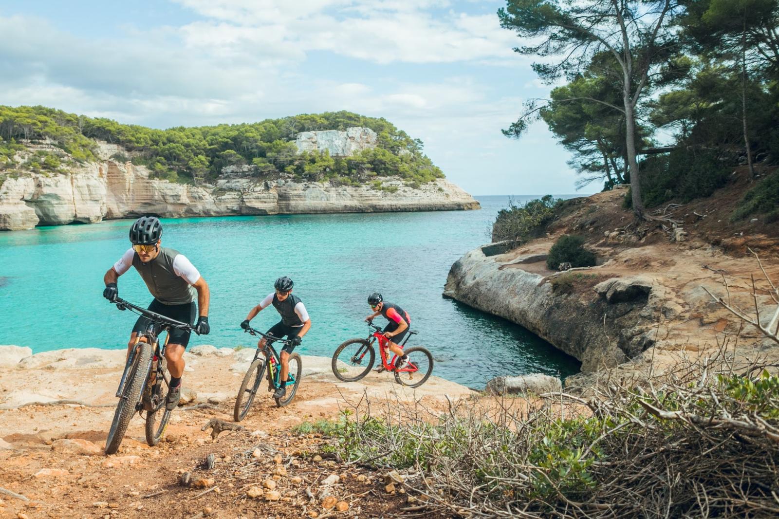 Circuit VTT à Minorque en solo : le tour de l’île par le Camí de Cavalls